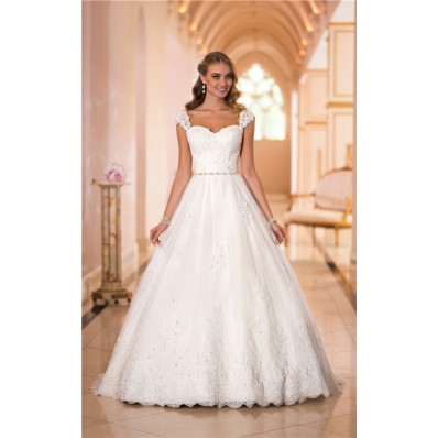 Classic Ball Gown Sweetheart Open Back Lace Beaded Wedding Dress With Straps