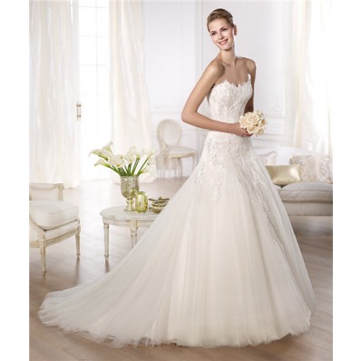 Fitted A Line Princess Scalloped Sweetheart Lace Draped Tulle Wedding Dress