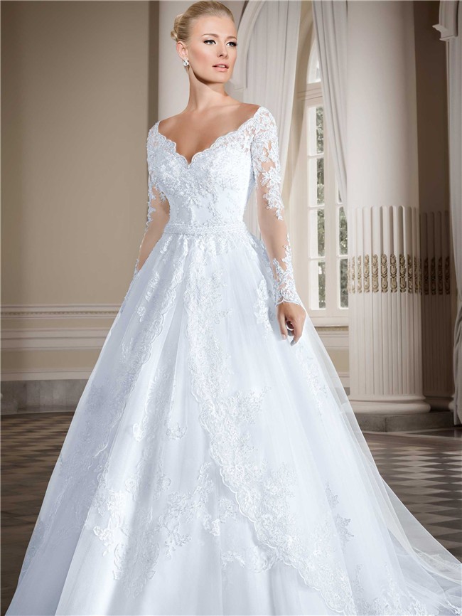 Beautiful Ball Gown Scalloped Neckline Long Sleeve Lace
