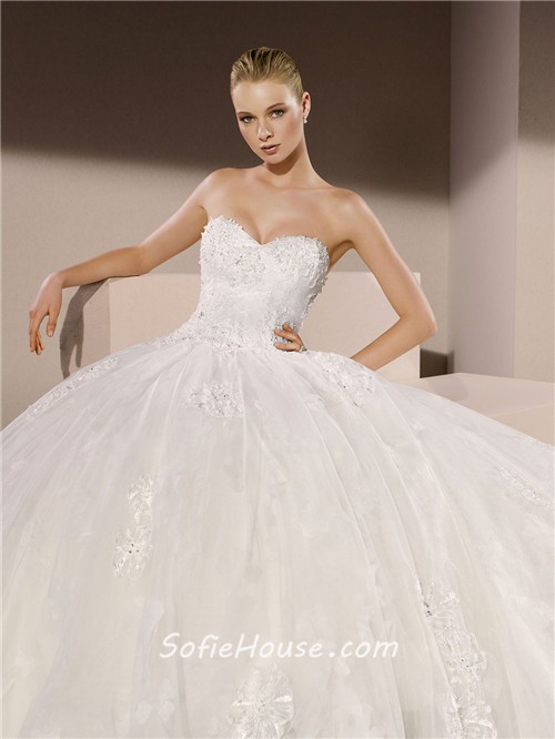 Classic Ball Gown Sweetheart Tulle Lace Beaded Wedding Dress Corset Back