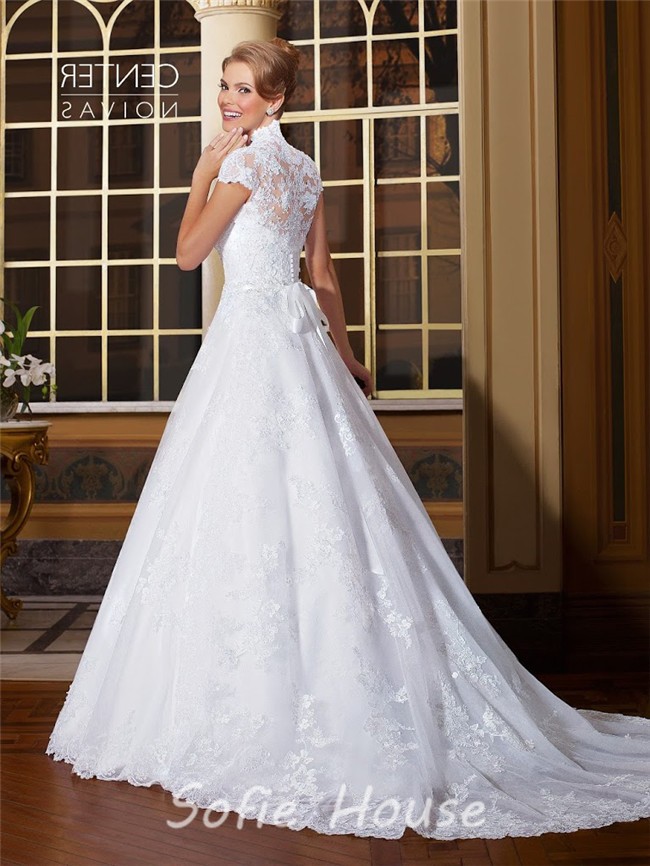 Graceful A Line Strapless Tulle Lace Wedding Dress With