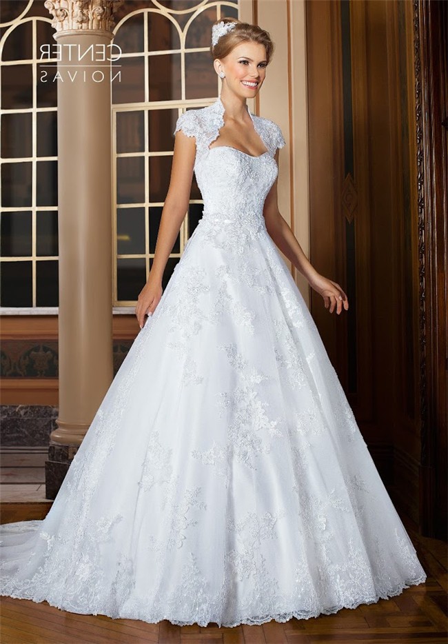 Graceful A Line Strapless Tulle Lace Wedding Dress With
