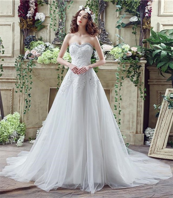 accessorizing a line strapless lace wedding dress
