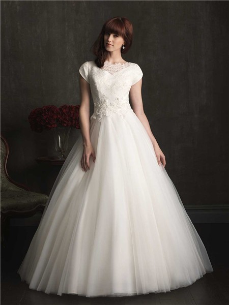 Romantic Ball Gown Cap Sleeve Lace Tulle Modest Wedding Dress With Buttons 2800