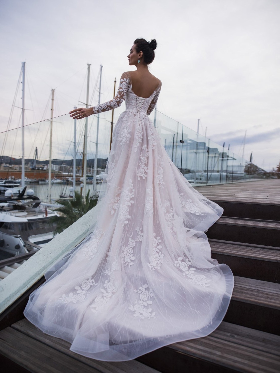 Elegant Lace Long Sleeve Wedding Dress Open Back With Train