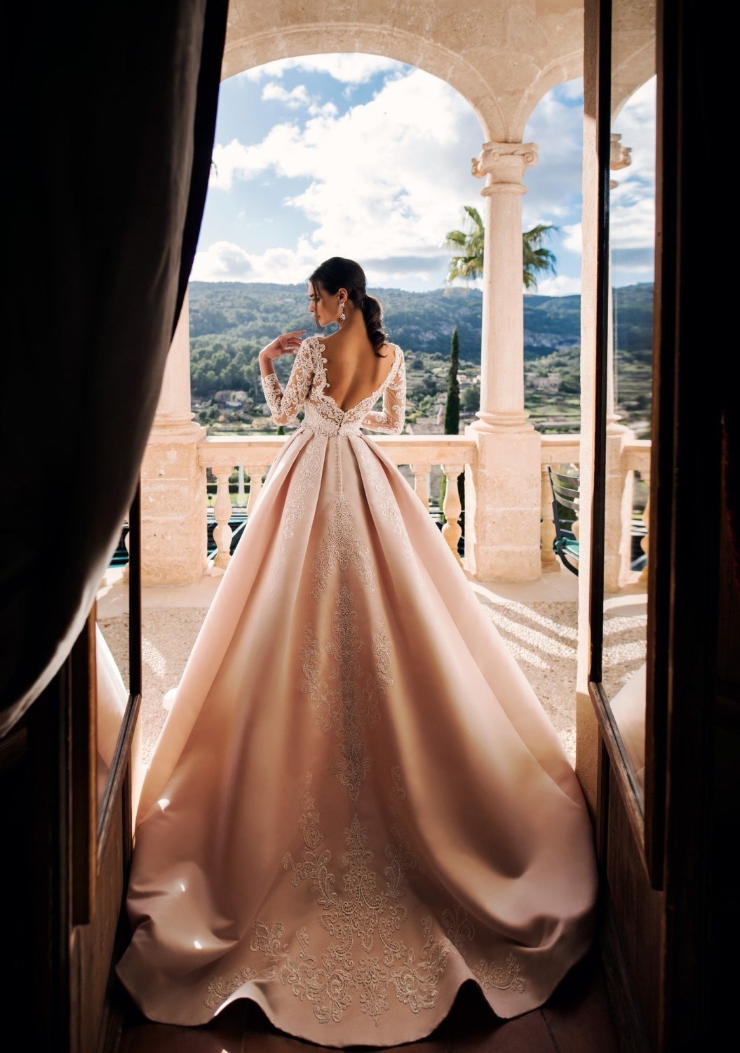 Stunning A Line Backless Wedding Dress Champagne Satin
