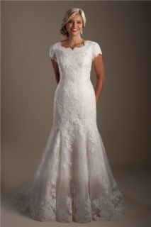 Modest Trumpet Mermaid Scalloped Neck Lace Wedding Dress With Short Sleeves