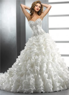 Royal Ball Gown Sweetheart Ivory Organza Wedding dress With Beading Embroidery Ruffles