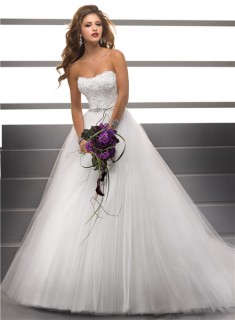 Simple Ball Gown Strapless Lace Tulle Puffy Wedding Dress With Beading Buttons