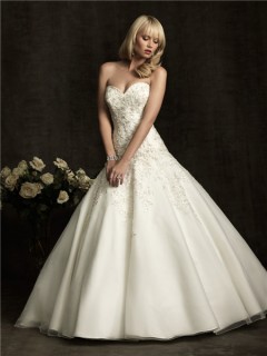 Ball Gown Sweetheart Tulle Lace Applique Wedding Dress With Train