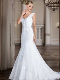 Chic Mermaid V Neck Lace Wedding Dress With Buttons