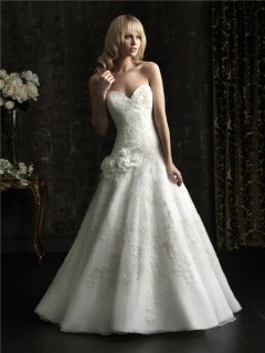 Fitted Ball Gown Sweetheart Lace Applique Flowers Wedding Dress With Train