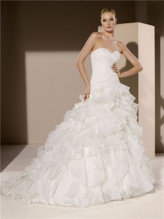 Simple Romantic Ball Gown Strapless Sweetheart Organza Ruffle Corset Wedding Dress