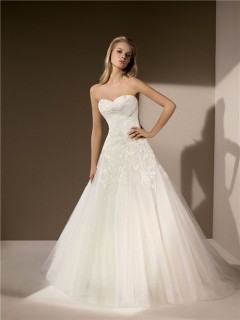 Traditional Ball Gown Sweetheart Neckline Tulle Lace Beaded Wedding Dress