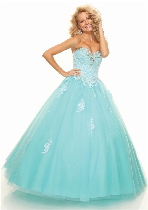 A line sweetheart floor-length light blue prom dress with beading