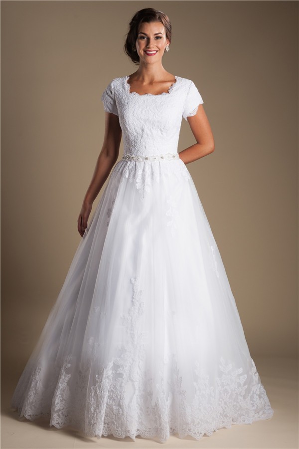 Modest Ball Gown Short Sleeve White Tulle Lace Wedding Dress With Buttons