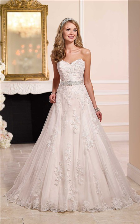 Romantic A Line Sweetheart Tulle Lace Wedding Dress With Crystals Sash