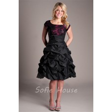 Modest Scoop Neck Black Taffeta Lace Short Prom Dress With Sleeves